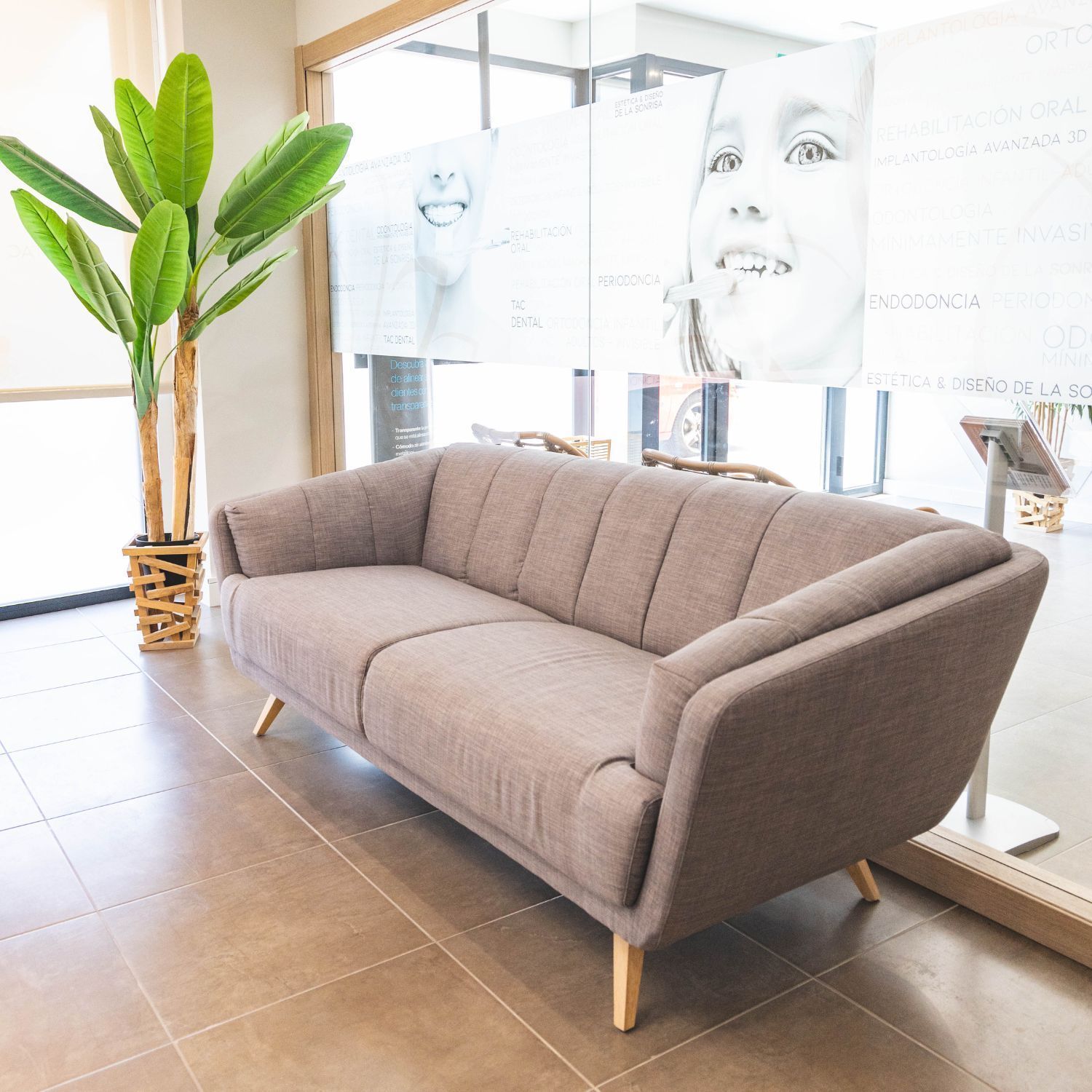 Recepción - Almela Clínica Dental, Castellón