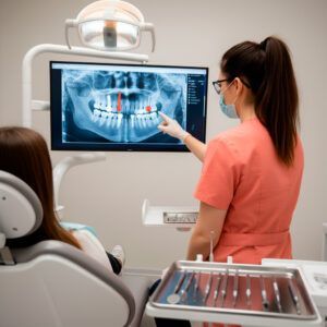 Planificación de implantes sin injerto con TAC 3D en Almela Clínica Dental (Castellón)